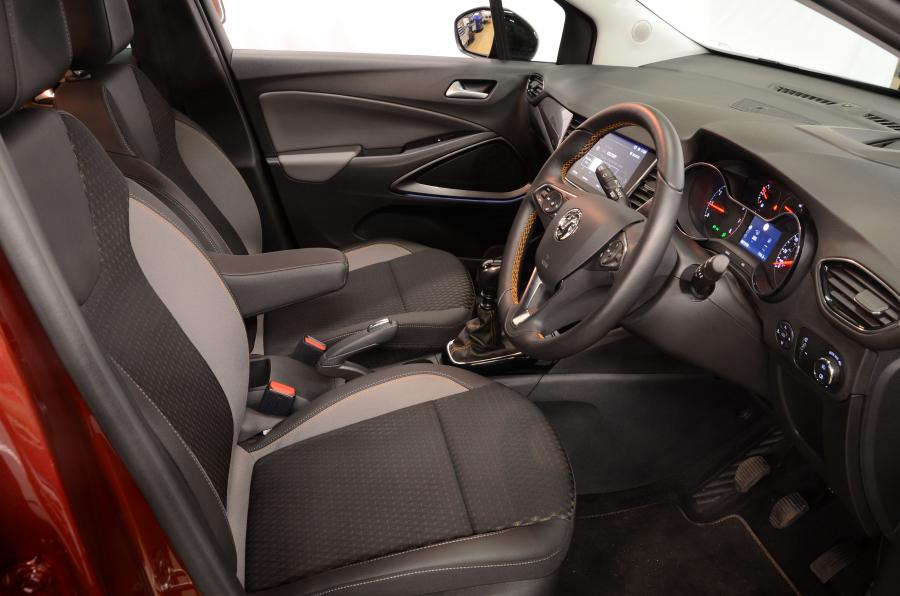 Интерьер Vauxhall Crossland X Turbo Ultimate 2018 года  (фото 5 из 27)